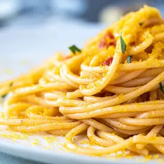 Spaghetti ai calamari con bottarga