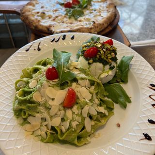 Pasta Pesto E Burrata