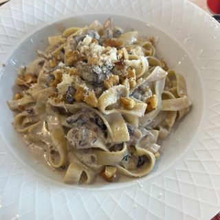 TAGLIATELLE AL TARTUFO E FUNGHI
