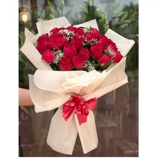 Bouquet rouge emballage beige