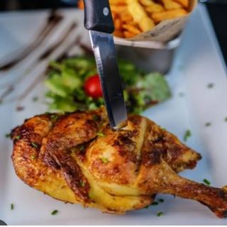 BOX  demi poulet grillée avec  garniture frite et boisson