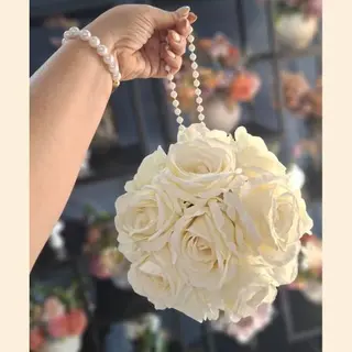 Boules de roses pour  Mariée