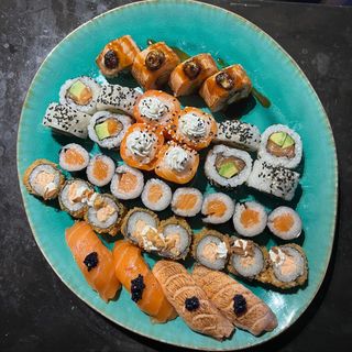 Salmon Premium Box 36P