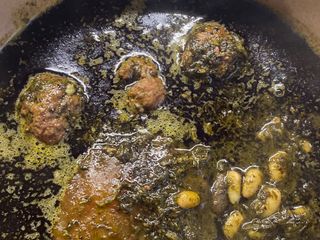 Madfouna bel hargma wel kaaber