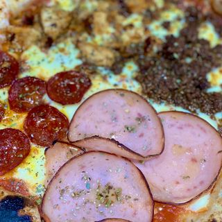 Pizza Quattro Carnii