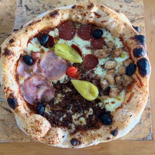 Pizza Quattro Carnii