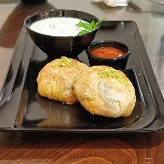 Ouzi avec labneh au concombre