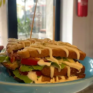 Club Sandwich + SODA à 1 Dinar !