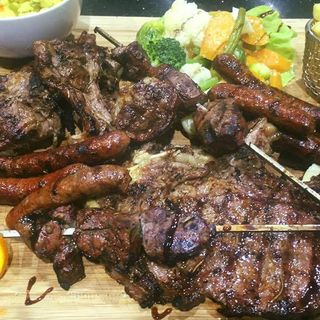 Grillade Mixte À La Berbère+cola gratuit