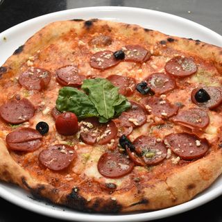 Pizza pepperoni moyenne 
