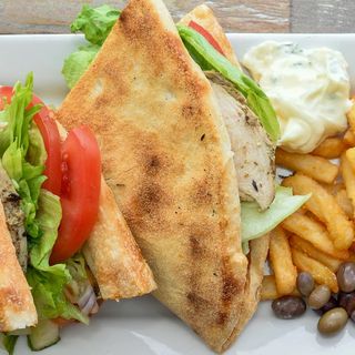 Ma9loub Escalope frites 