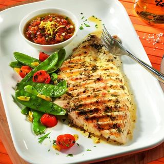 COMPLET DE DORADE OU LOUP PERSILLé AUX MOULE CREVETTE