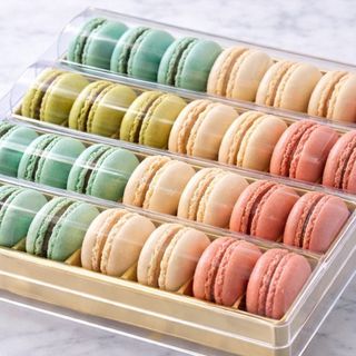 24 macarons