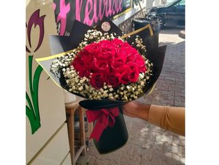 Bouquet rouge emballage Noir