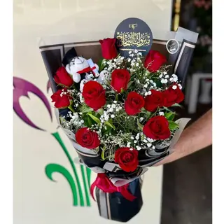 Bouquet rouge avec pic et ourse, emballage noir