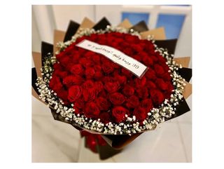 Bouquet Ron rouge très chic emballage Noir