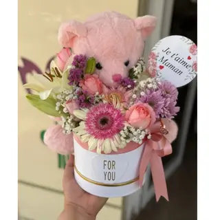 Coffret de fleurs avec ourse