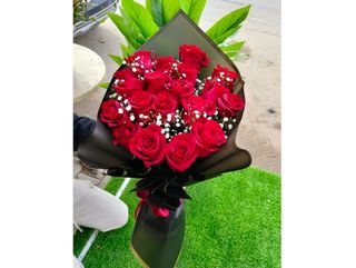 Bouquet rouge emballage Noir