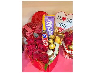 Box fleurs rouge avec chocolat