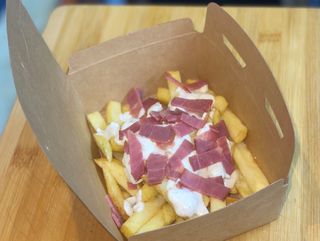 Cheese bacon fries