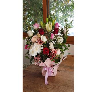 Composition florale Bourse GF rose rouge blanc