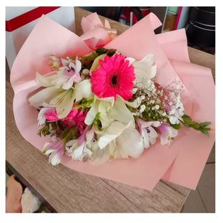 2 lys et 2 gerberas