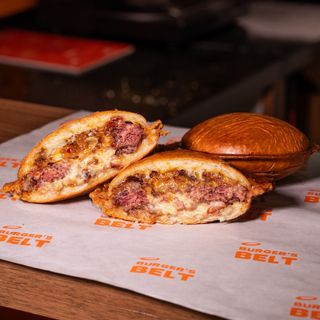 Classic Bacon Jam Burger (served with fries)