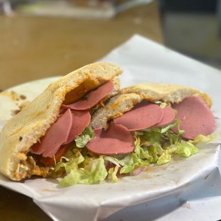 Tabouna ciabatta salami