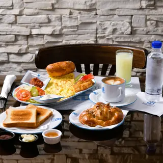 Petit Dej' L'artiste