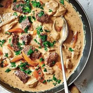 Émincé de boeuf sauce au poivre