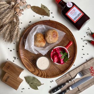 Рибні котлети зі щуки та соусом хрін (160/30г)