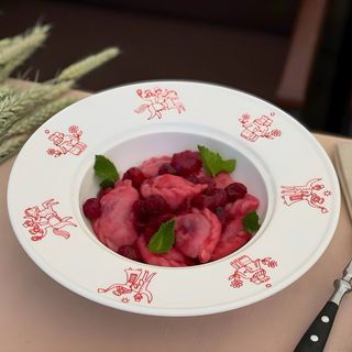 З вишнею з тонкого тіста (можливе попадання кісточки) (150/50г)