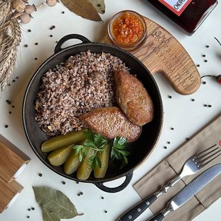 Домашні котлети з гречаною кашею  та печерицями(150/150/90г)