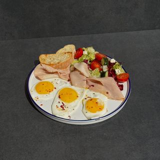 Сніданок із шинкою