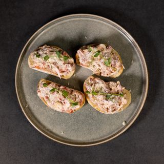 Брускета з перцем та оливками