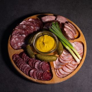 Дошка українських делікатесів