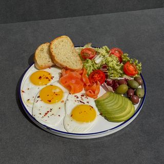 Сніданок з лососем