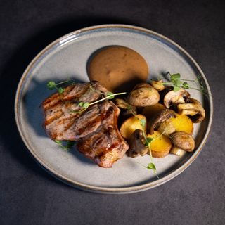 Стейк із свинячої корейки 