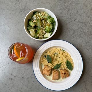 Птітім у вершковому соусі з курячим рулетиком з беконом та фетою