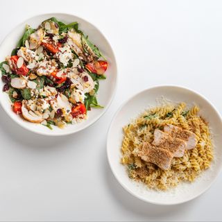 Салат Курка шпинат + паста Цезаре