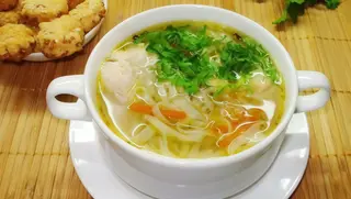 Бульйон курячий з локшиною та курячим філе