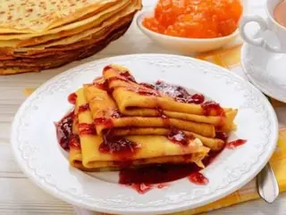 Млинці з  ягідним компоте