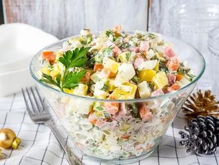 Олівʼє з шинкою