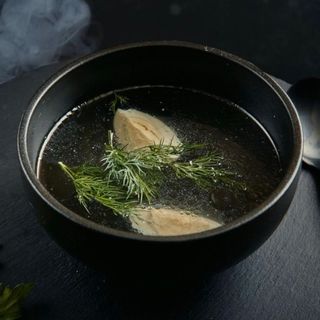 Курячий бульйон з яйцем