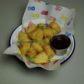 МОЦАРЕЛА ФРІ З МАЛИНОВИМ СОУСОМ (260 г)