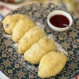 Вареники з вишнями (300/30г)