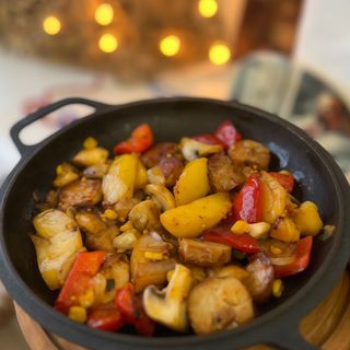 Пательня з домашньою ковбасою (340г)
