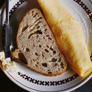 Simple Omelette & Bread