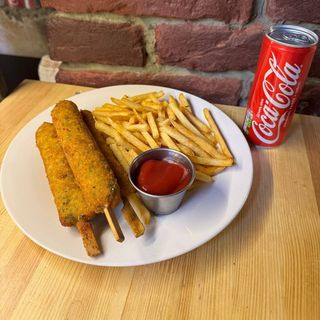 Crispy ( хрусткий ) Corn Dog + Coca Cola