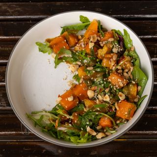 Салат з печеним гарбузом та водоростями чука (250 г)